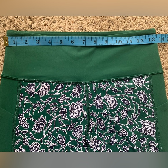 Athleta Legings Green With Flowers Side Pockets Women’s Size M - Picture 9 of 11